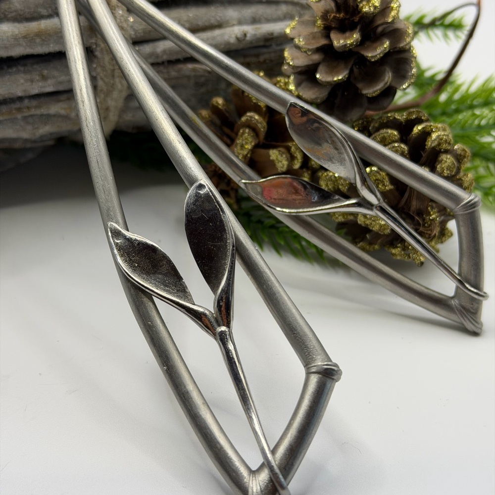 Elegant Silver Leaf Handle Serveware Set - Picture 6 of 12